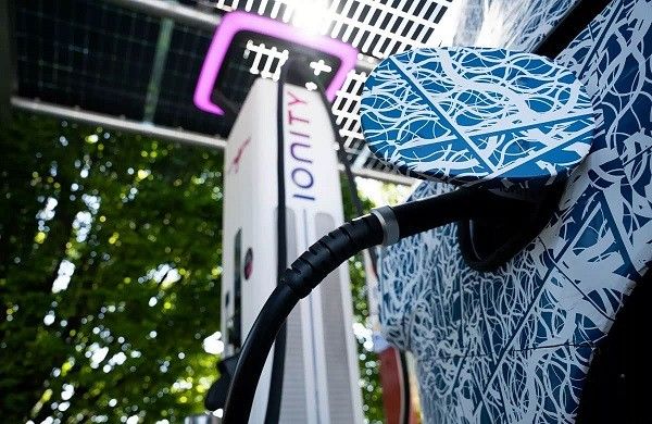 梅赛德斯-奔驰纯电MPV商务车发布VLE车型官方谍照