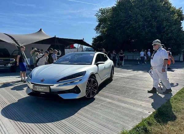 中大型轿车2025款腾势z9GT落地价格参数配置长宽高