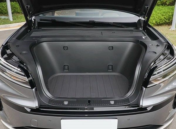 乐道L90预售价格27.99万元起电池租用方案19.39万元起