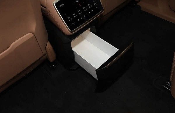乐道L90预售价格27.99万元起电池租用方案19.39万元起