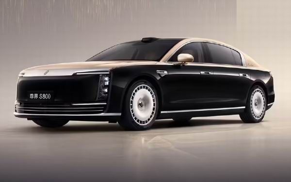 鸿蒙智行尊界S800旗舰轿车上市50天大定订单量突破8000台