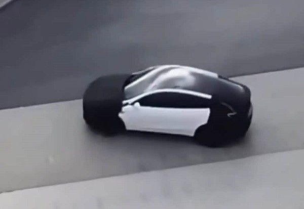 廉价版特斯拉Model Y内饰谍照尺寸缩短空间变小