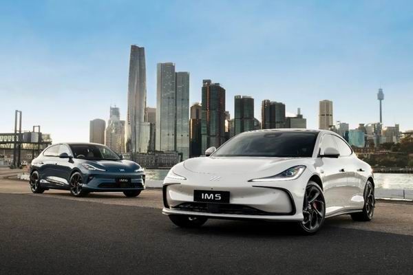 智己L6海外版IM5与LS6海外版IM6起售价格约合人民币28.4万元