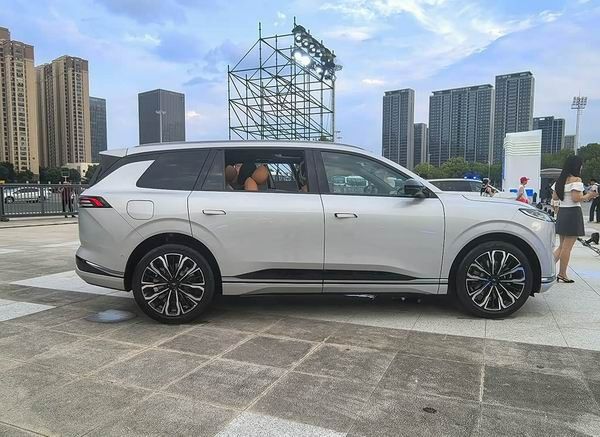 奕派2026款eπ008六座版正式上市限时售价17.36-19.06万元