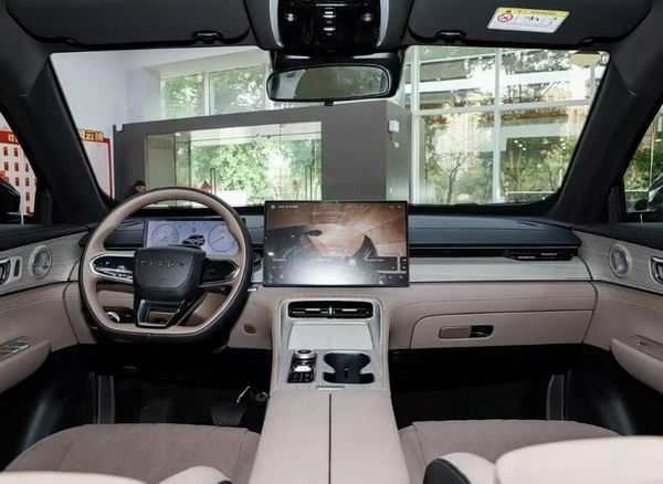 2025款瑞虎8 PLUS经典版上市价格11.99-12.29万元5座/7座可选