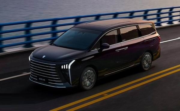 2026款东风风行星海V9 MPV新车型1.5T插混续航1300km