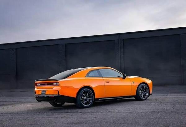 道奇Charger Scat Pack SIXPACK官图发布3.0T六缸双涡轮