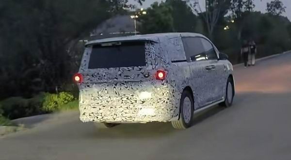 鸿蒙智行全新MPV测试车曝光代号EHV预计明年上半年上市