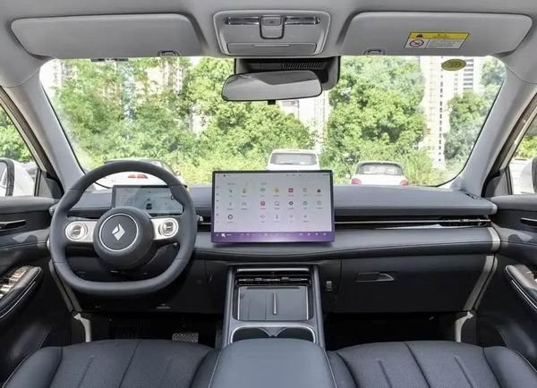 宝骏云海俊雅版上市俊雅蓝限定色价格11.29万元-13.29万元