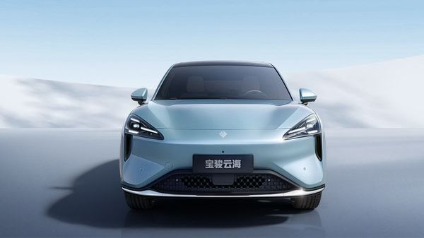 宝骏云海俊雅版上市俊雅蓝限定色价格11.29万元-13.29万元