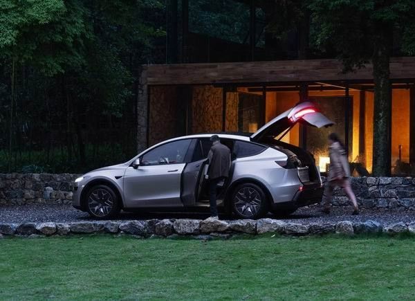 特斯拉Model Y L六座版上市续航751公里价格33.9万元起