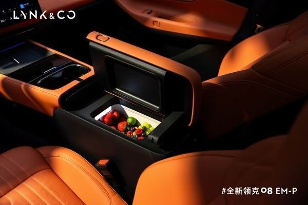 全新领克08新配置将配备车载冰箱Switch投屏小桌板
