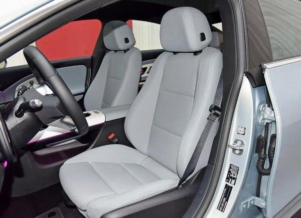 北京奔驰纯电CLA 300L配三联屏800V架构纯电续航866km