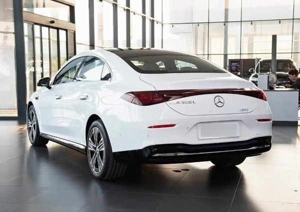 北京奔驰纯电CLA 300L配三联屏800V架构纯电续航866km