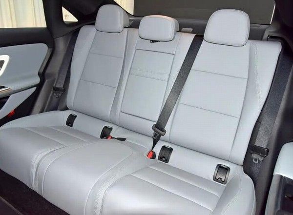 北京奔驰纯电CLA 300L配三联屏800V架构纯电续航866km