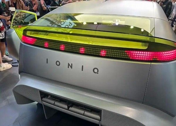 现代Concept THREE概念车亮相量产版为现代IONIQ 3