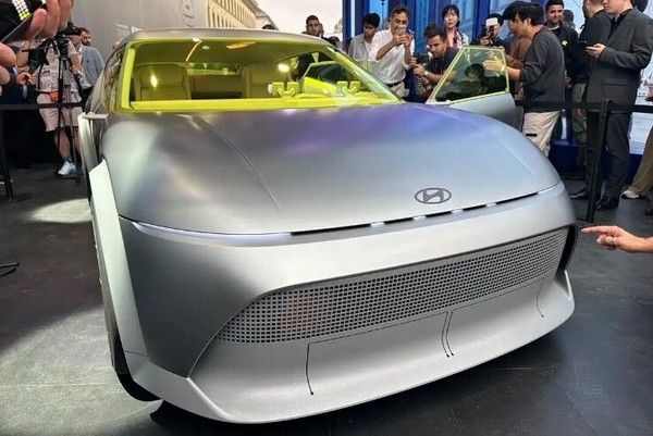 现代Concept THREE概念车亮相量产版为现代IONIQ 3