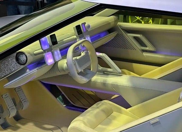 现代Concept THREE概念车亮相量产版为现代IONIQ 3