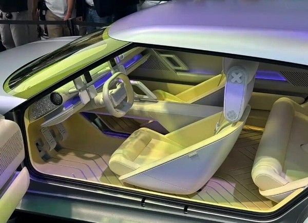 现代Concept THREE概念车亮相量产版为现代IONIQ 3
