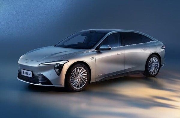 中大型轿车至境L7增程动力综合续航超1400km