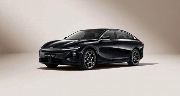 长安启源A07超长蓝鲸纯电版/增程版上市价格13.99万元起