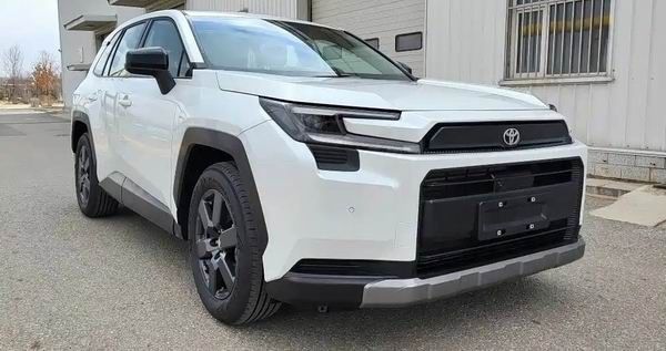 全新丰田RAV4新车采用全新设计风格2.0L混动加入