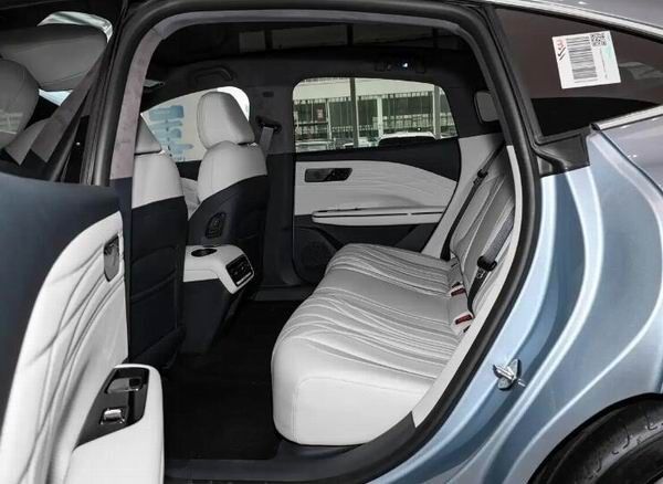 吉利银河E8长续航610km车型价格16.18万元-16.78万元