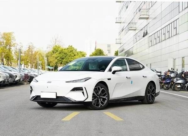 吉利银河E8长续航610km车型价格16.18万元-16.78万元