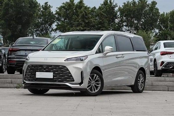 全新别克GL8陆上公务舱智享版上市新车价格24.99万元
