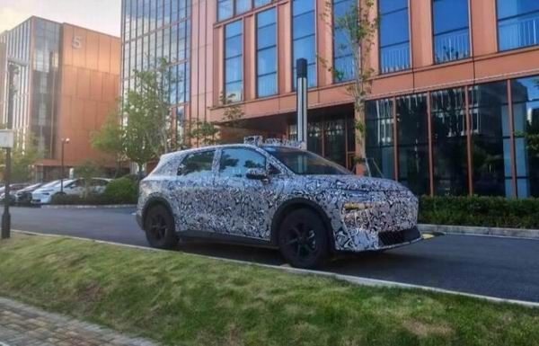 哈啰Robotaxi自研车型曝光首车亮相2000TOPS算力