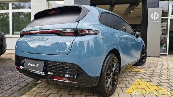 零跑lafa5蓝色实车图曝光计划于今年第四季度发布