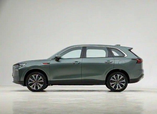插混中型SUV红旗HS6 PHEV实车亮相纯电续航205km