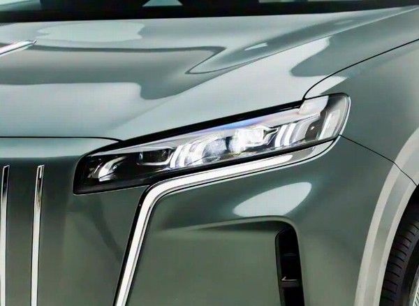 插混中型SUV红旗HS6 PHEV实车亮相纯电续航205km