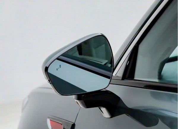 插混中型SUV红旗HS6 PHEV实车亮相纯电续航205km