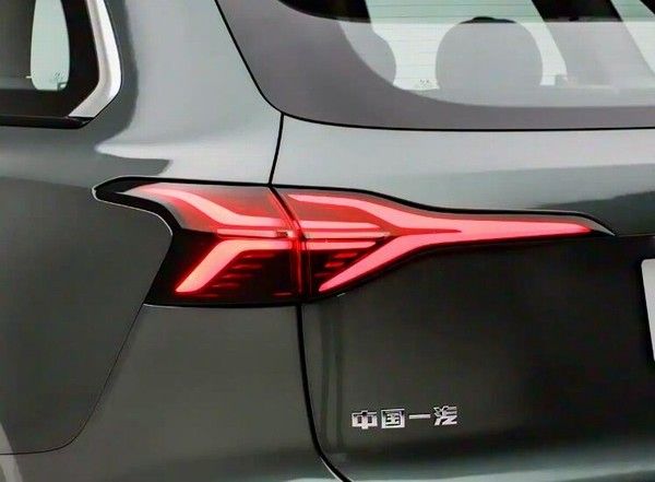 插混中型SUV红旗HS6 PHEV实车亮相纯电续航205km