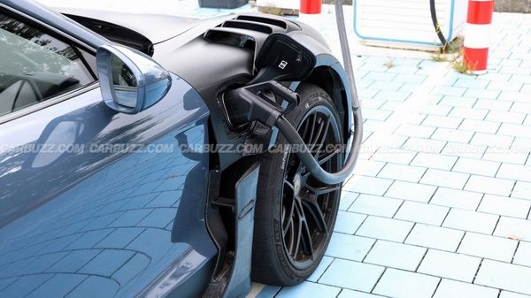 保时捷最新高性能电动轿车Taycan极限版原型车
