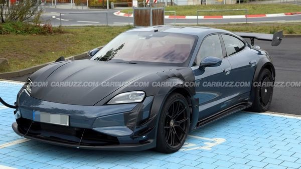 保时捷最新高性能电动轿车Taycan极限版原型车