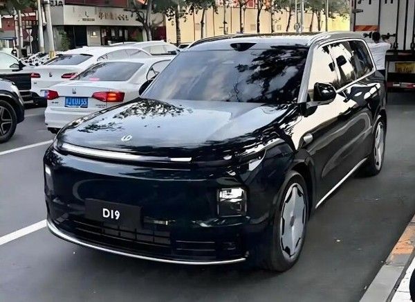 全新全尺寸SUV零跑D19官方谍照采用增程动力