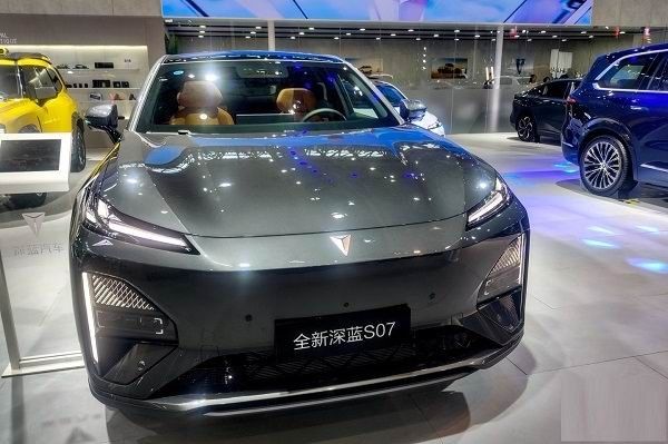 深蓝s07价格及图片上市即交付起售价15.69万