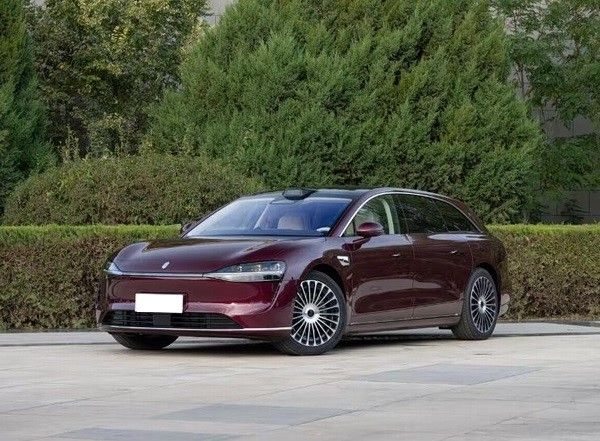 中大型旅行车享界S9T正式交付用户价格30.98万元起