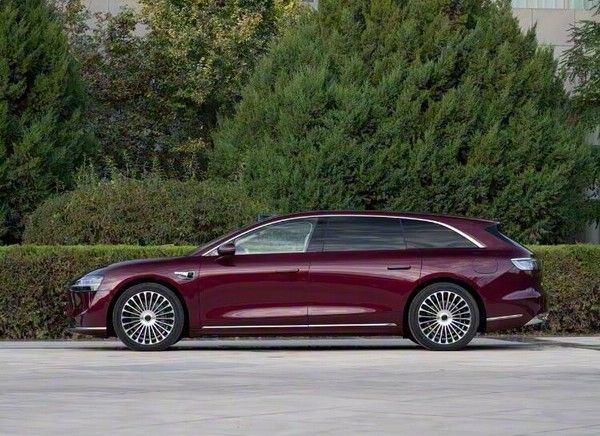 中大型旅行车享界S9T正式交付用户价格30.98万元起