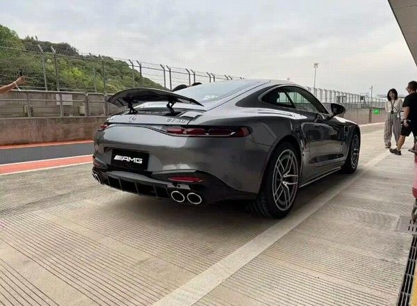 梅赛德斯-奔驰AMG GT 50正式上市价格99.8万元