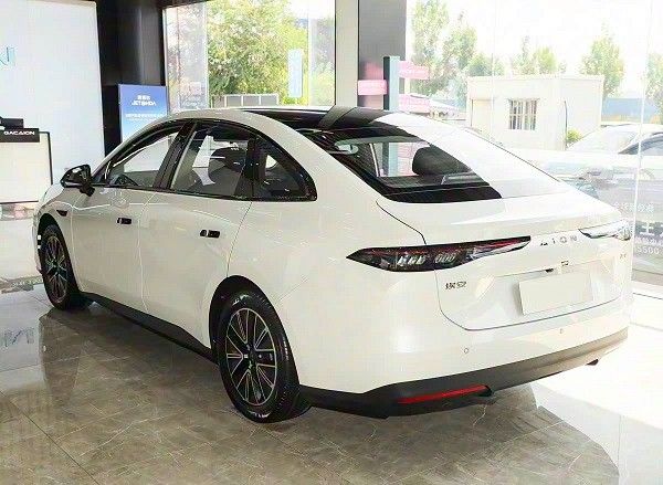 新款AION RT上市价格8.58万起全系标配宁德时代电池
