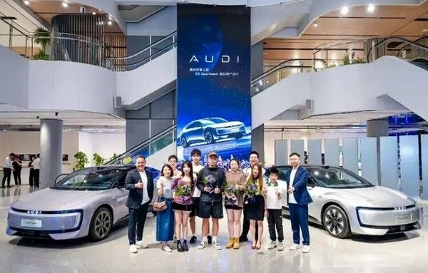 奥迪E5 Sportback首批车主开启交付价格23.59万起