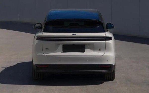 理想i6纯电SUV 800V高压快充10分钟续航500公里