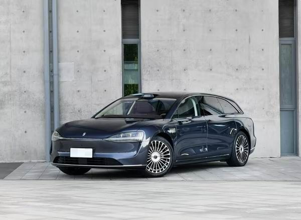 全新旅行车享界S9T黑曜套件将于10月中旬开启交付