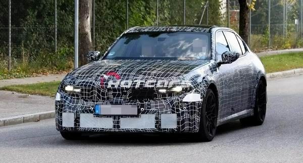 全新宝马M3燃油版谍照曝光搭载3.0T直列六缸发动机