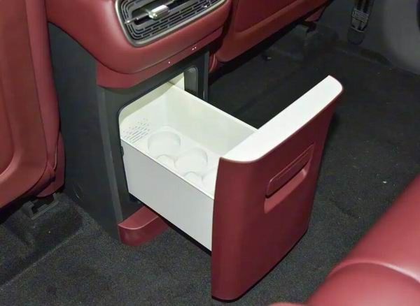 插电式混动中大型SUV红旗HS6 PHEV内饰正式亮相