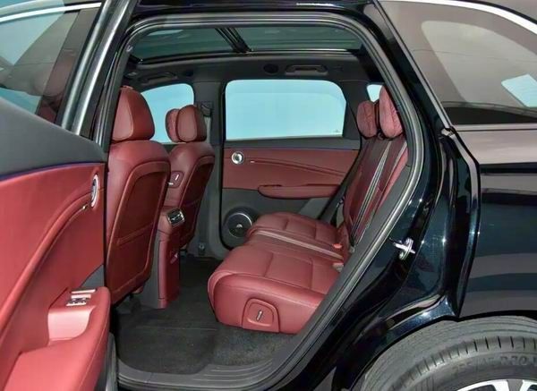 插电式混动中大型SUV红旗HS6 PHEV内饰正式亮相