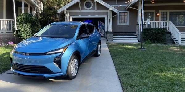 新款雪佛兰Bolt售价2.9万美元起升级电池快充技术